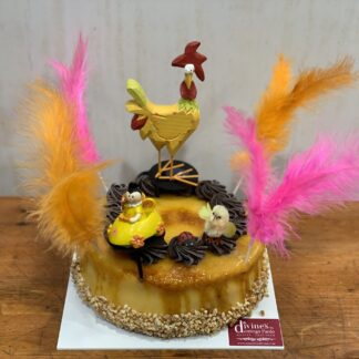 MONA PASTEL TRUFA NEGRA Y YEMA QUEMADA